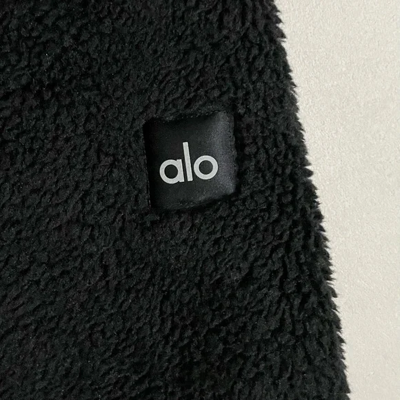 Alo Yoga NWT Foxy Sherpa Jacket Full Zip, Removable Hood, zipper pocket Black XS